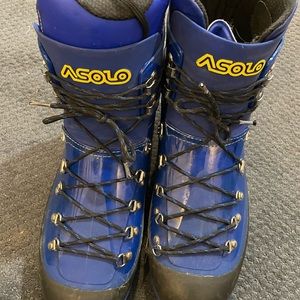 ASolo Mountaineering Boots Men’s Size 12